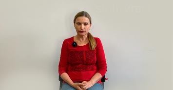 Ольга из Москвы оставила видео-отзыв о курсах восстановления слуха.