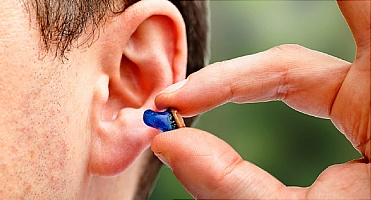 Вреден ли слуховой аппарат для слабослышащего?